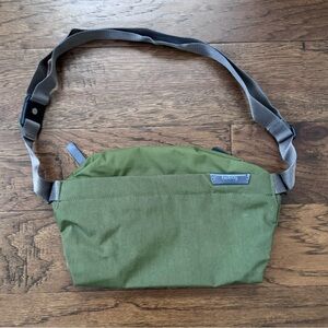 EUC Bellroy Ranger Green Sling Bag
